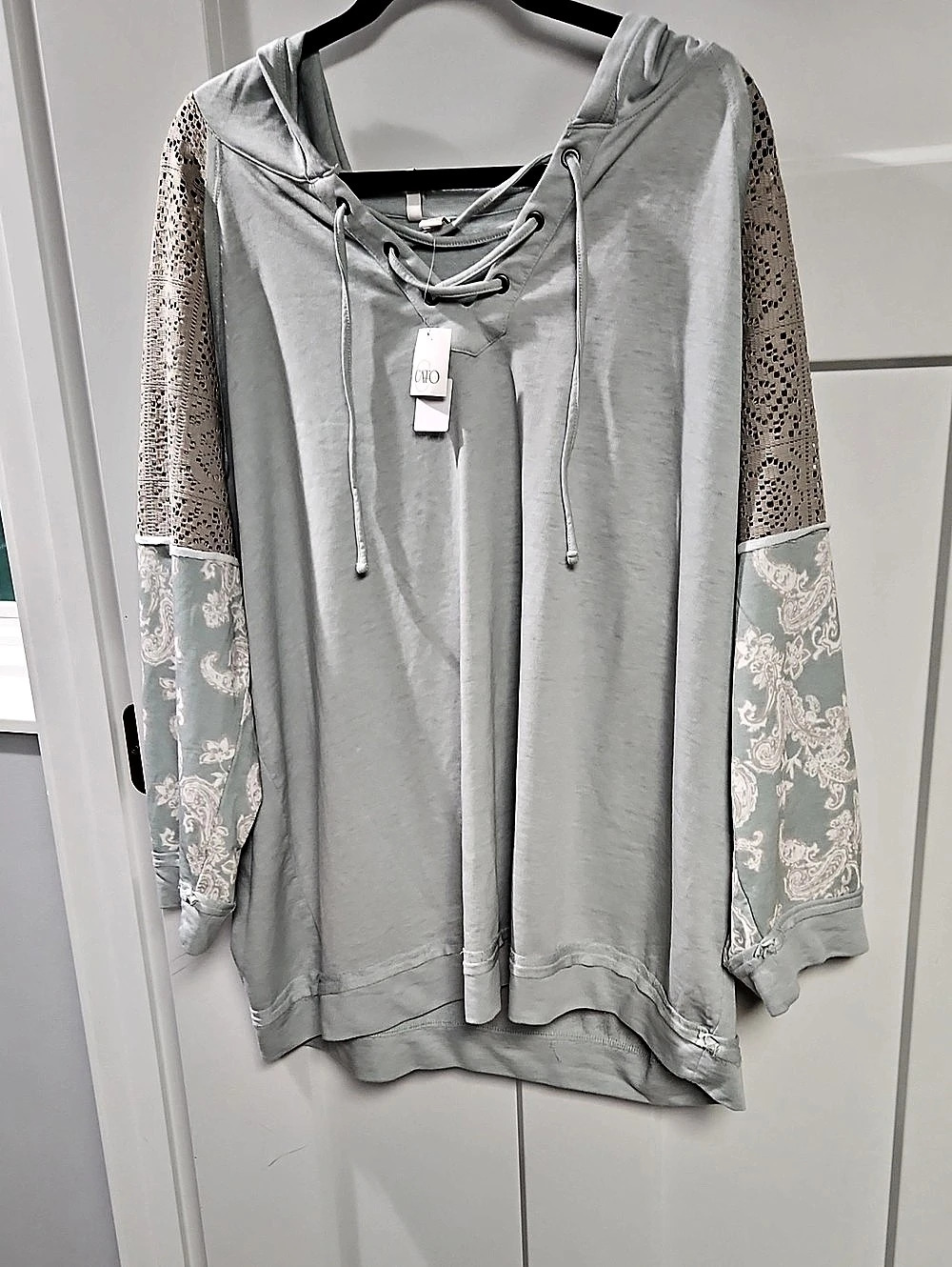 Cato Floral Sleeve Hoodie in Green Size Large NWT